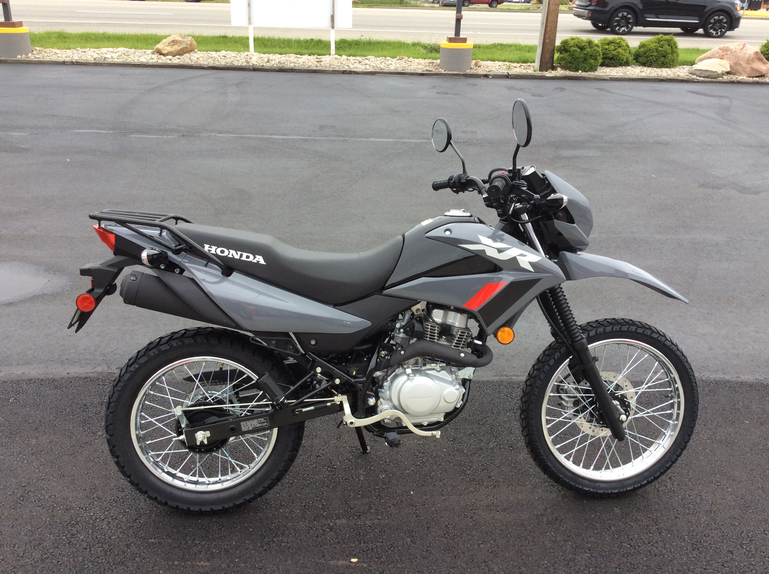 2025 Honda XR150L - Photo 2